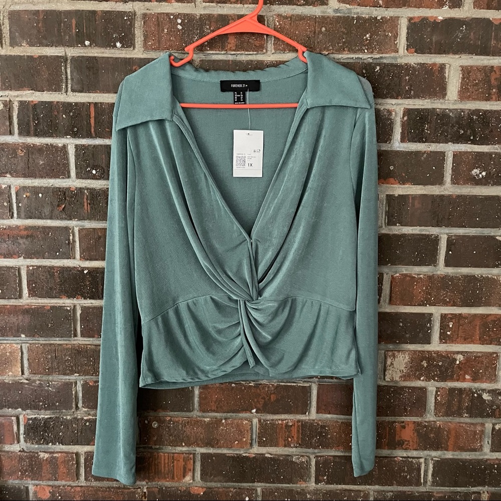 NWT Forever 21 Plus Size Blue Green Long Sleeve Twist Front Top